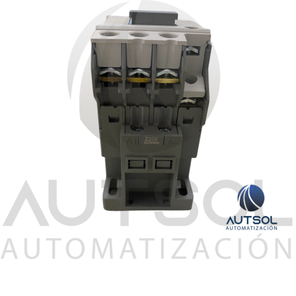 CC22SA220 (2) Contactor Trifásico Carlo Gavazzi CC22SA220 | 22A AC-3 | Bobina 220VAC | 3 Polos + 1 Auxiliar NA | Riel DIN