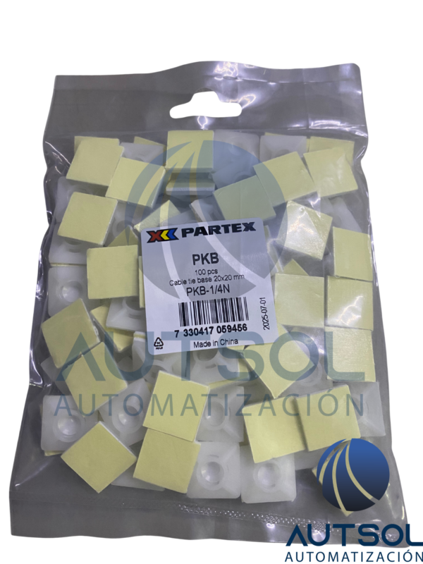 PKB-14N (2) Base Adhesiva para Cinchos / Sujetacables Altech PKB-1/4N (Serie PKB) | Soporte de Montaje con Adhesivo y Orificio para Tornillo | Dimensiones de 20 x 20 mm | Para Cinchos de hasta 6.4 mm (1/4 Pulgada) de Ancho | Color Natural / Blanco | Material Nylon 6/6 Ignífugo | Paquete de 100 Piezas